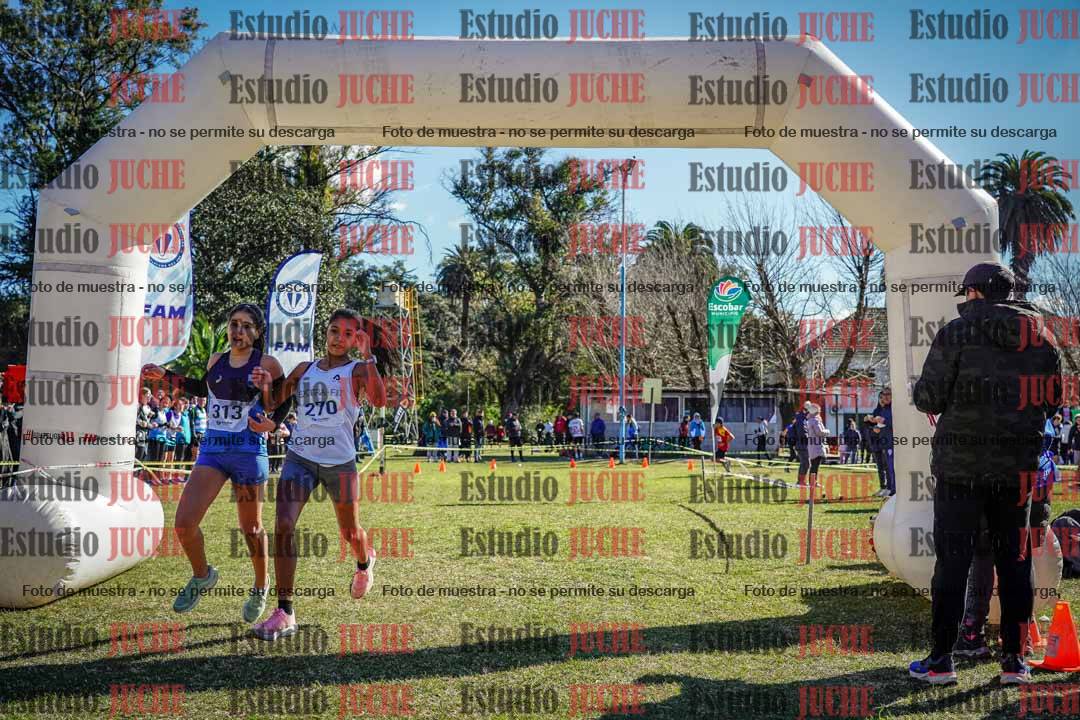 Fotos de la llegada del cross de 2000 m
