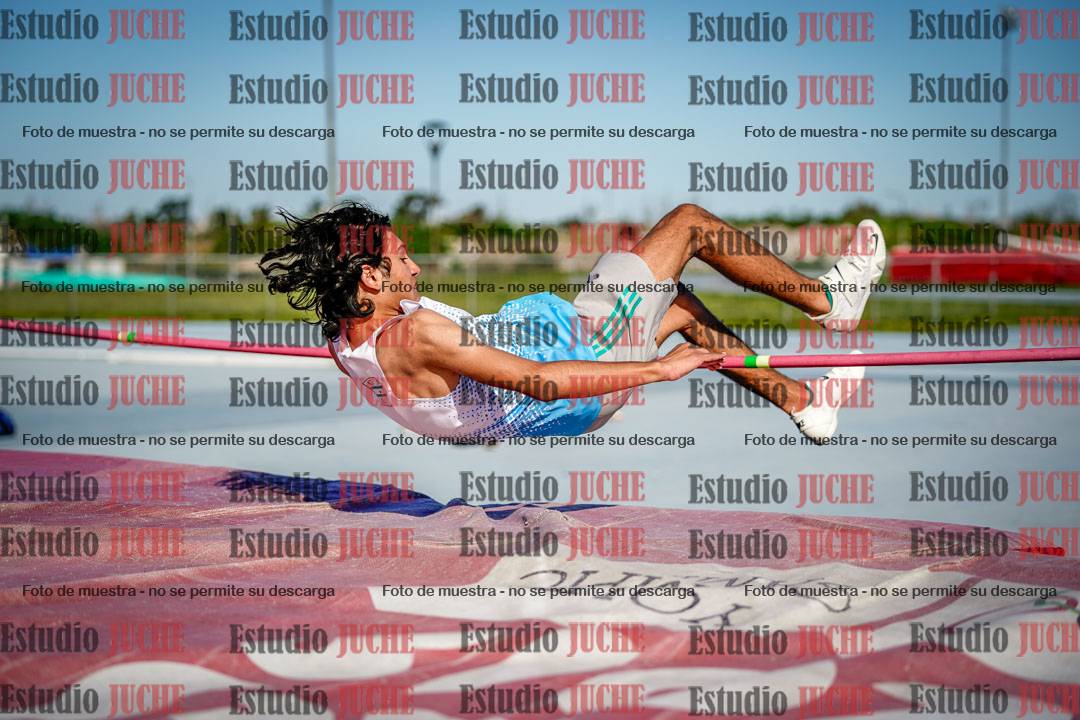 Fotos del salto en alto de mujeres y varones - U15