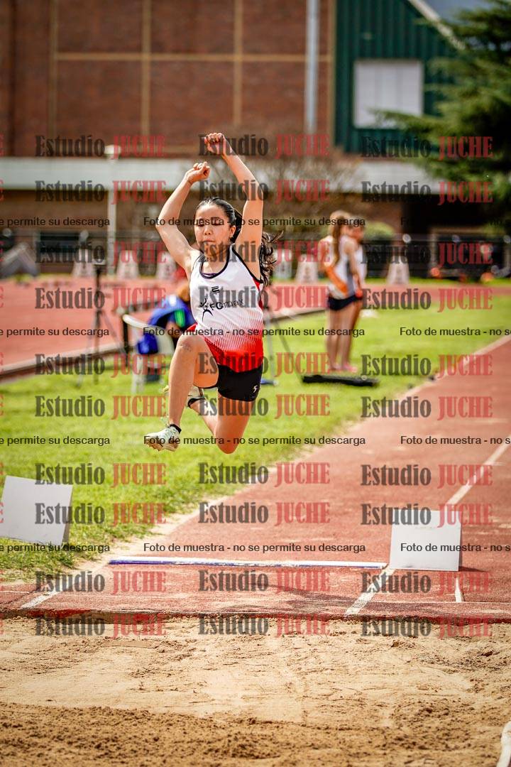 Fotos del salto en largo de mujeres