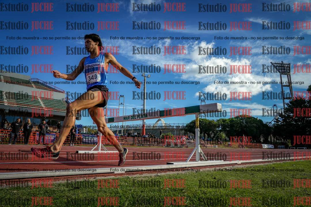 Fotos de los 3000 m con obstáculos de varones