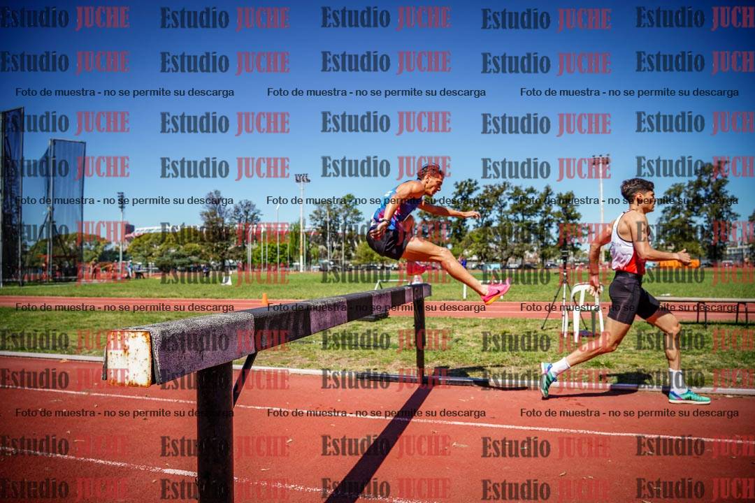 Fotos de los 3000 m con obstáculos de varones