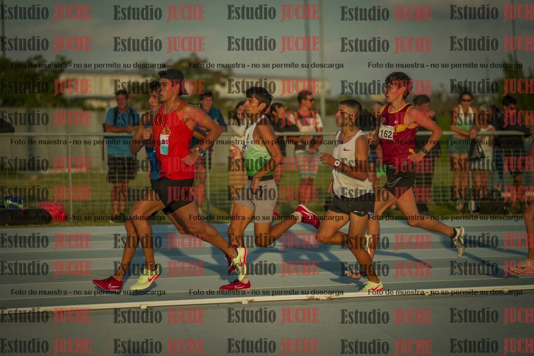 Fotos de los 3000 m llanos de varones
