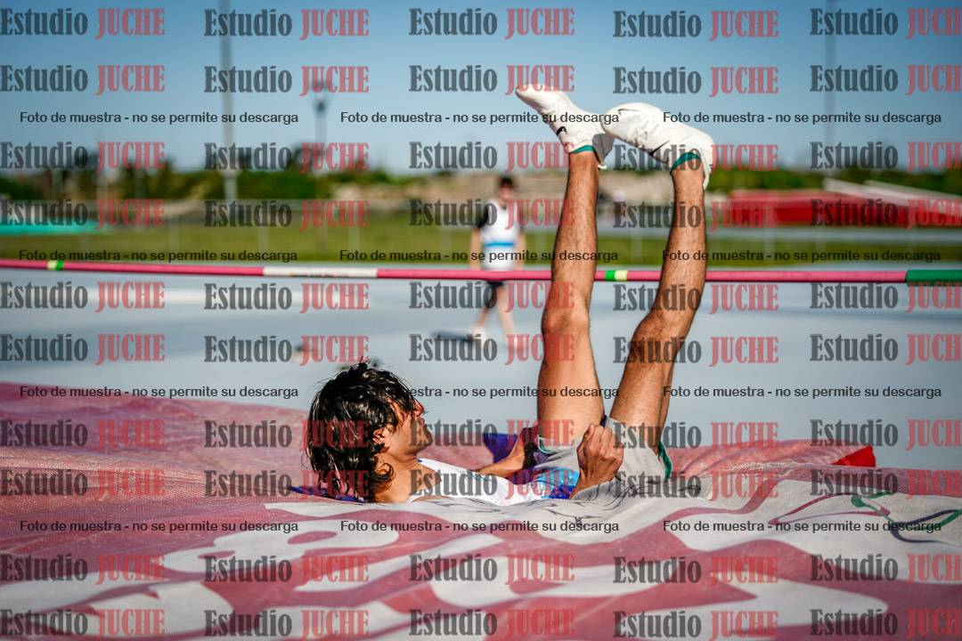Fotos del salto en alto de mujeres y varones - U15