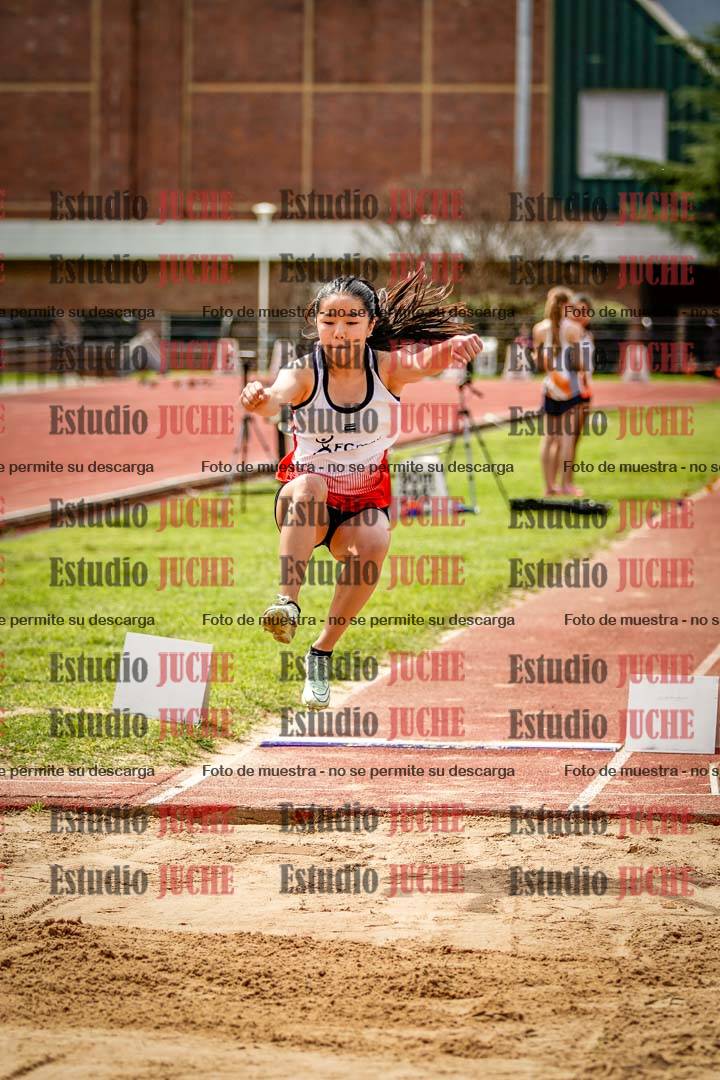 Fotos del salto en largo de mujeres