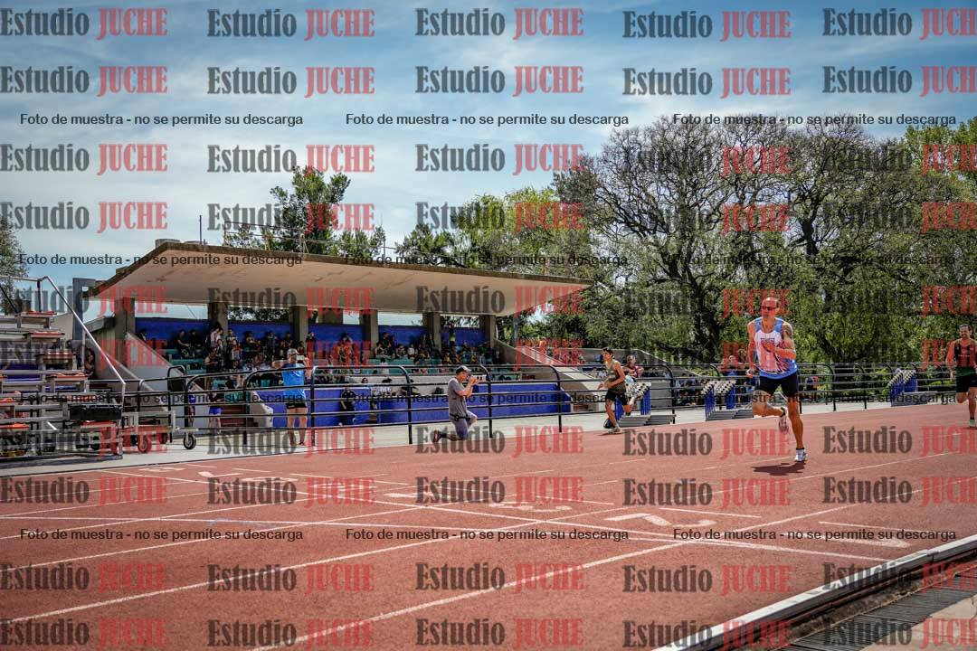 Fotos de los 400 m llanos de varones