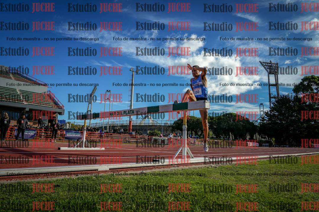 Fotos de los 3000 m con obstáculos de varones