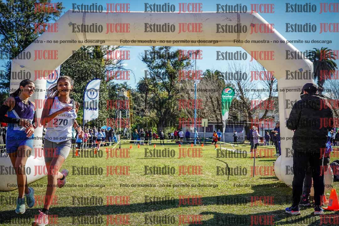 Fotos de la llegada del cross de 2000 m