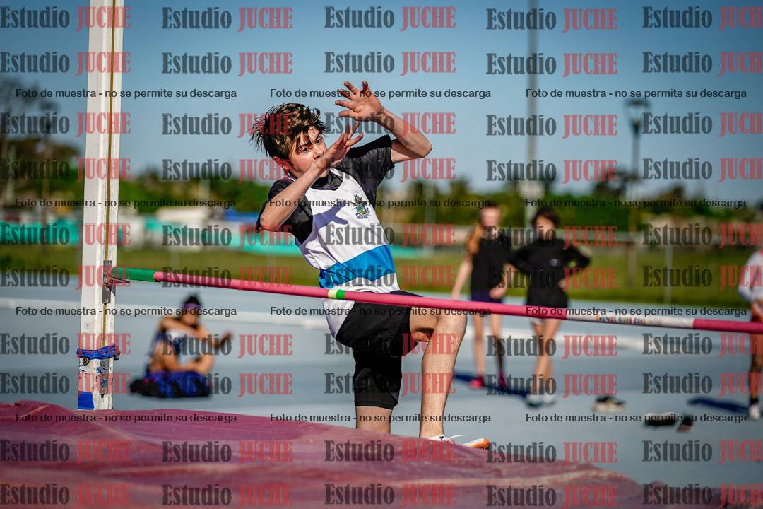 Fotos del salto en alto de mujeres y varones - U15