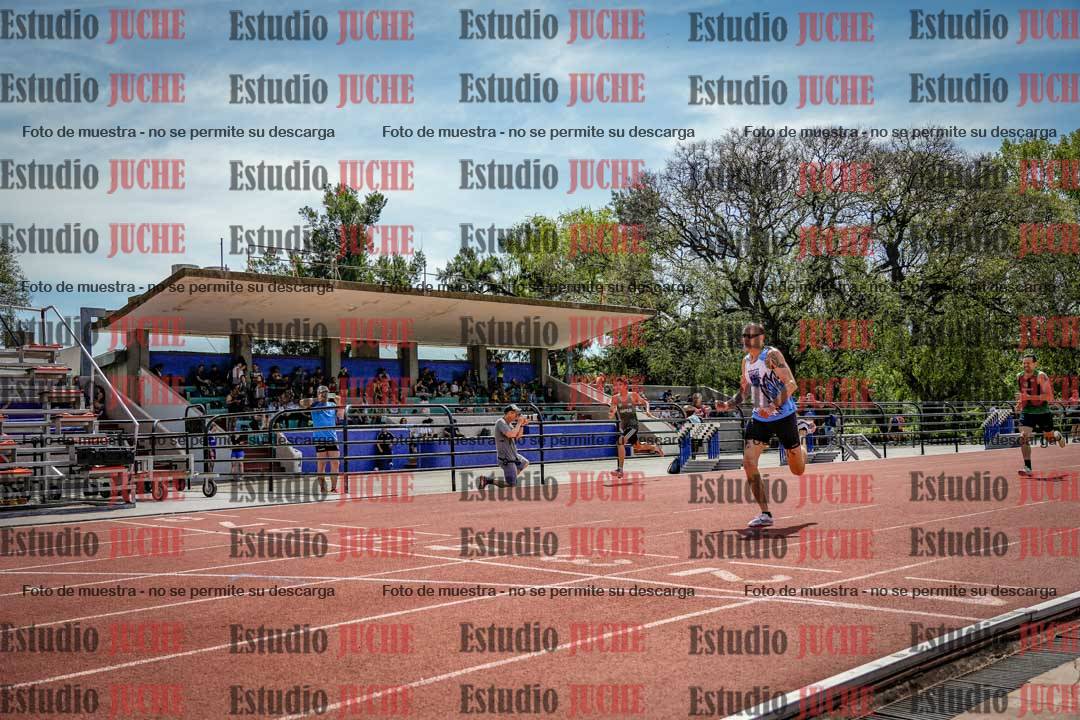 Fotos de los 400 m llanos de varones