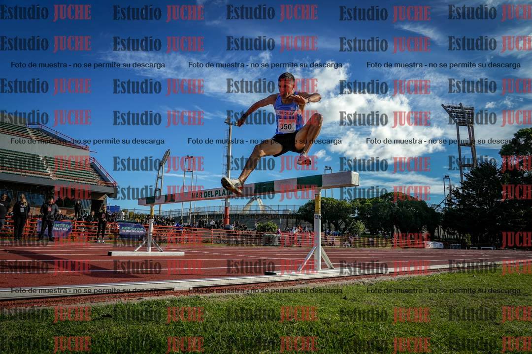 Fotos de los 3000 m con obstáculos de varones