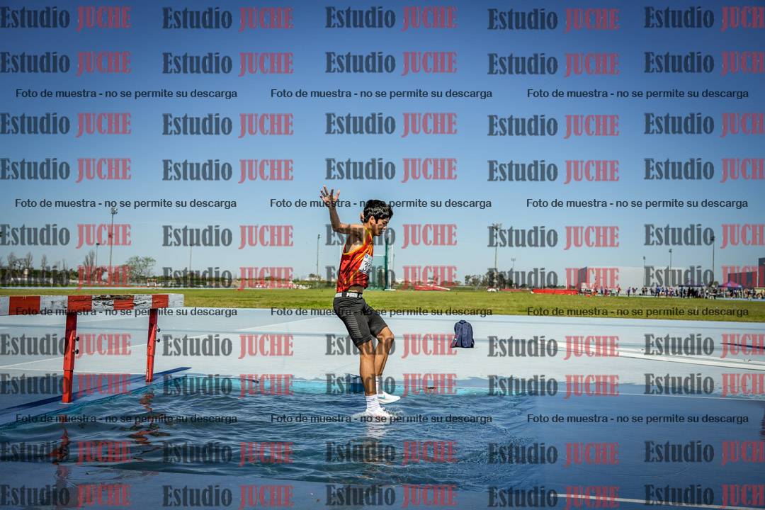 Fotos de los 2000 m con obstáculos de varones