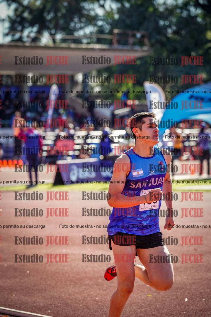 Fotos de los 800 m llanos de varones
