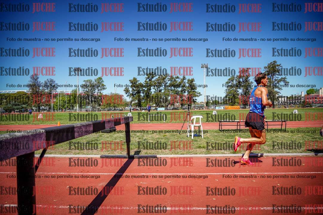 Fotos de los 3000 m con obstáculos de varones