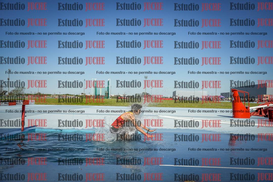 Fotos de los 2000 m con obstáculos de varones
