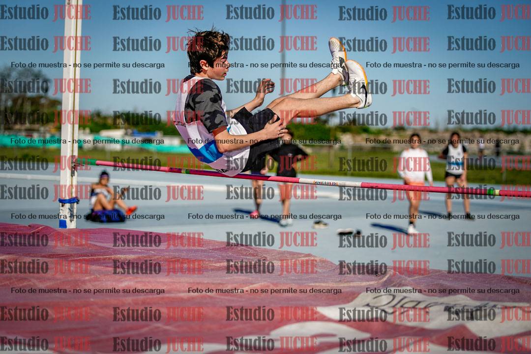 Fotos del salto en alto de mujeres y varones - U15