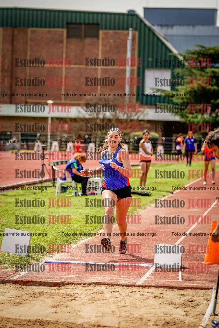 Fotos del salto en largo de mujeres