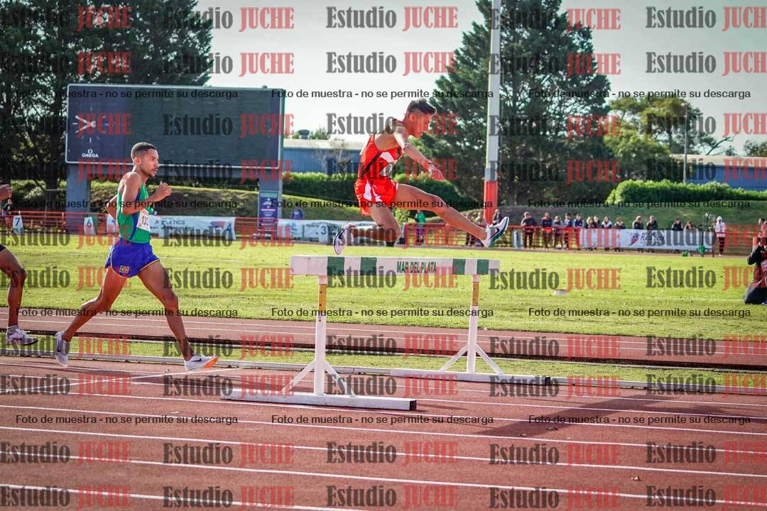 Fotos de los 3000 m con obstáculos de varones