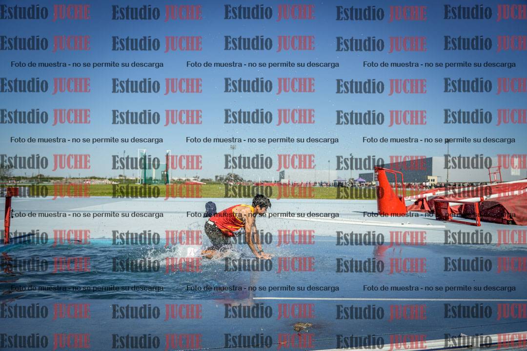 Fotos de los 2000 m con obstáculos de varones