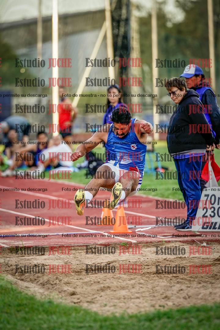 Fotos del salto en largo de varones