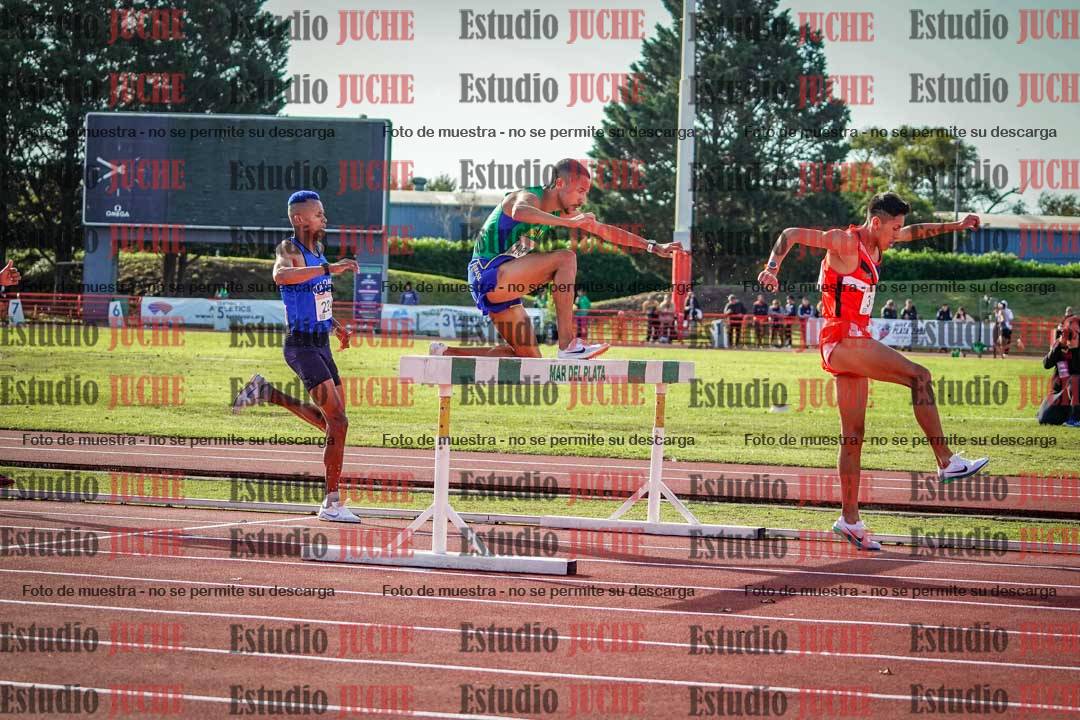 Fotos de los 3000 m con obstáculos de varones
