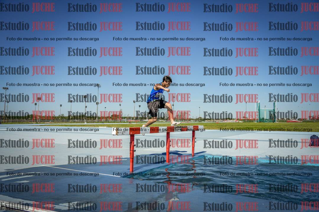 Fotos de los 2000 m con obstáculos de varones