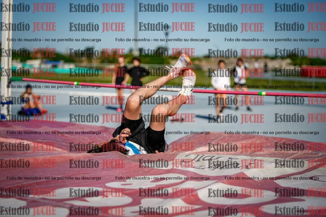 Fotos del salto en alto de mujeres y varones - U15