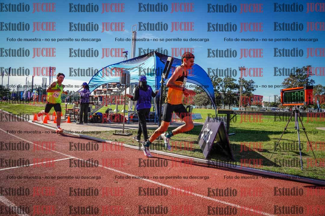 Fotos de los 800 m llanos de varones