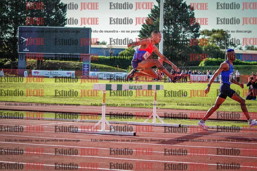 Fotos de los 3000 m con obstáculos de varones