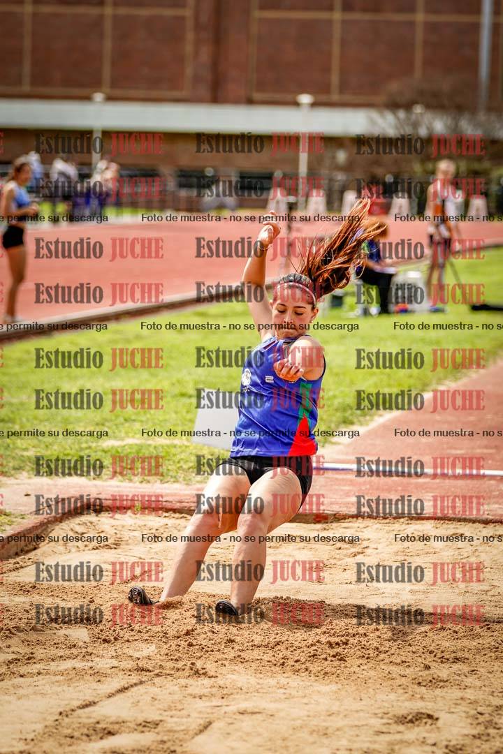 Fotos del salto en largo de mujeres