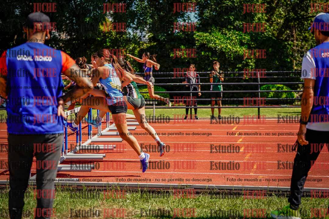 Fotos de los 100 m con vallas de mujeres