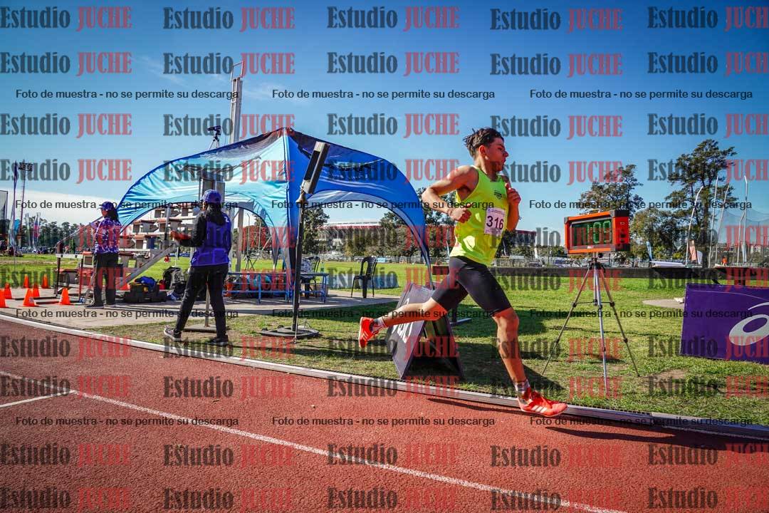 Fotos de los 800 m llanos de varones