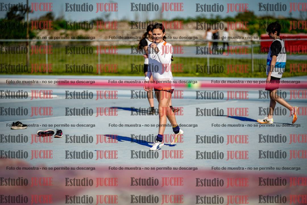 Fotos del salto en alto de mujeres y varones - U15