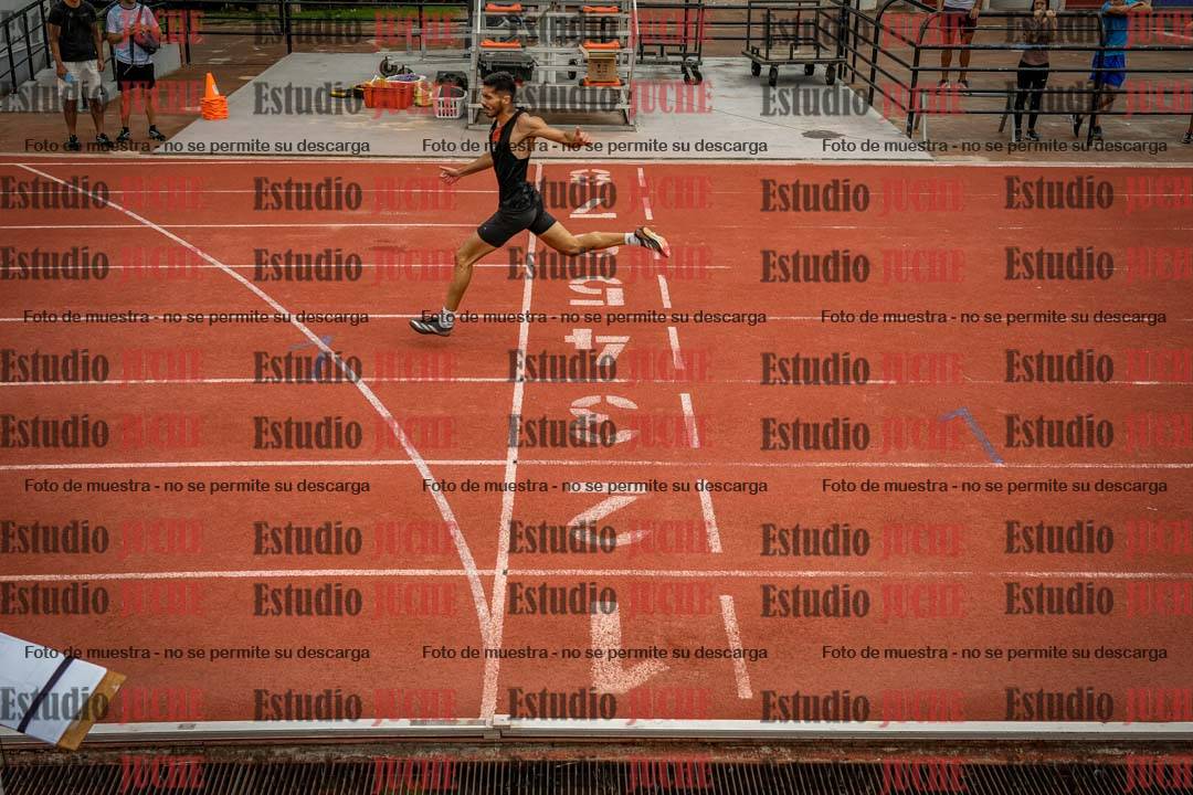 Fotos de los 400 m con vallas de varones