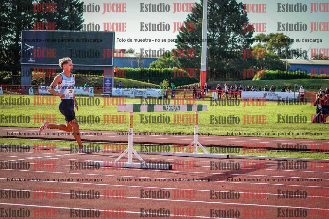 Fotos de los 3000 m con obstáculos de varones