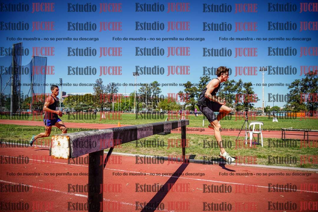 Fotos de los 3000 m con obstáculos de varones