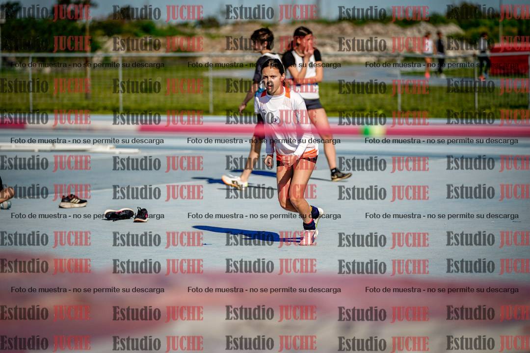 Fotos del salto en alto de mujeres y varones - U15