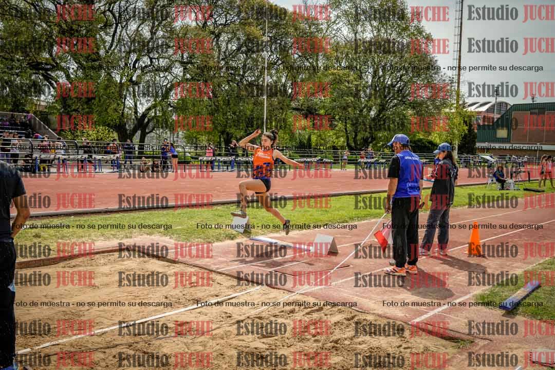 Fotos del salto en largo de mujeres