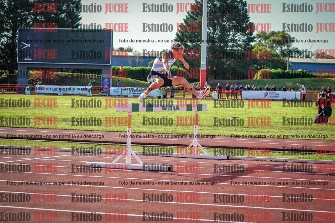 Fotos de los 3000 m con obstáculos de varones