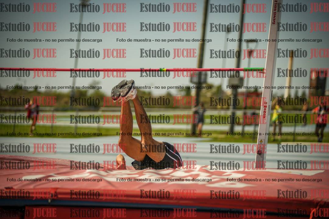 Fotos del salto en alto de varones LIBRE - FINAL