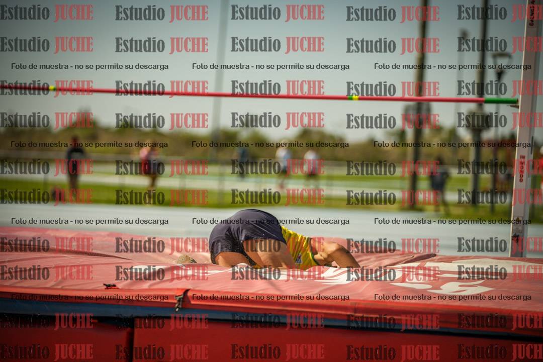 Fotos del salto en alto de varones LIBRE - FINAL