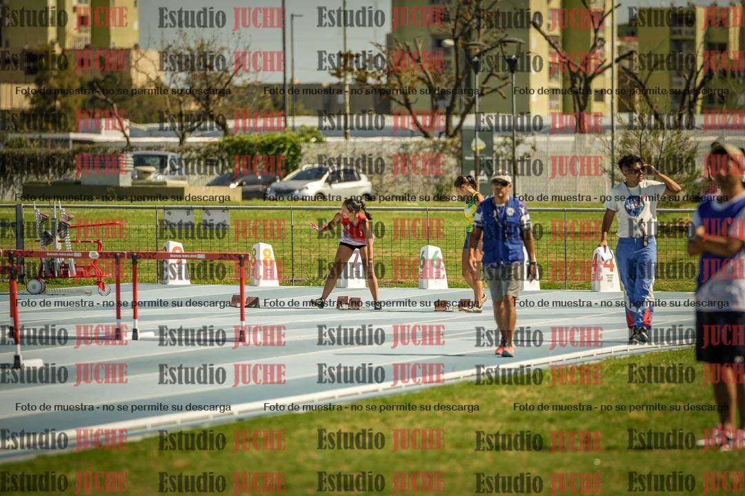 Fotos de los 100mts con vallas de mujeres - heptatlón 1