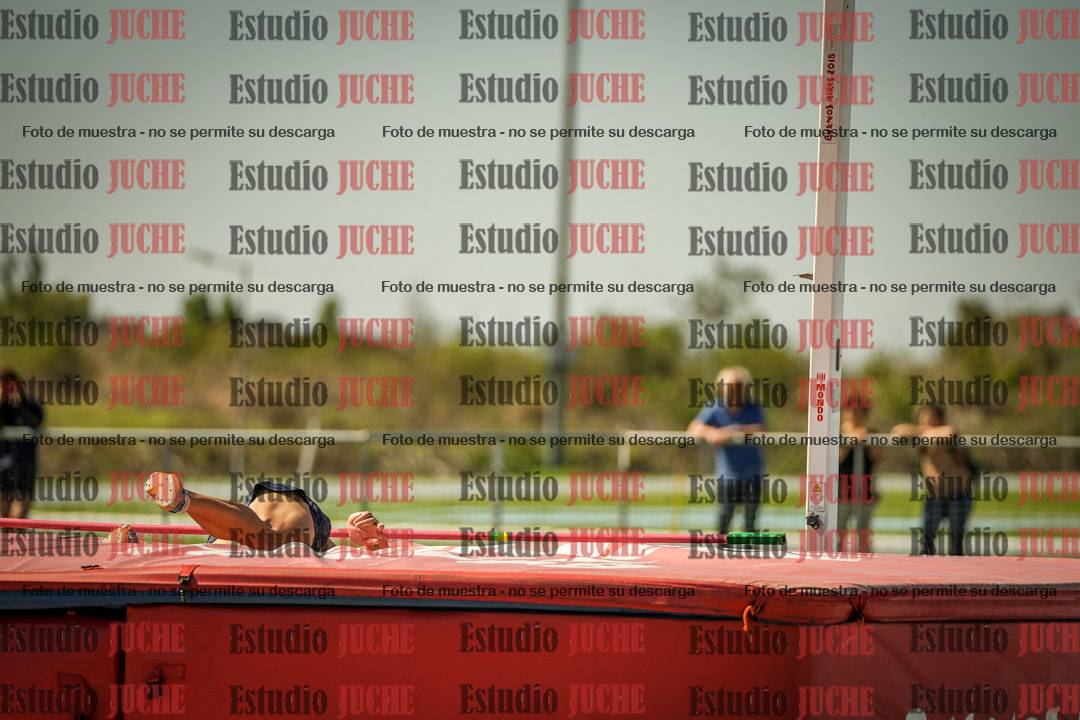 Fotos del salto en alto de varones LIBRE - FINAL