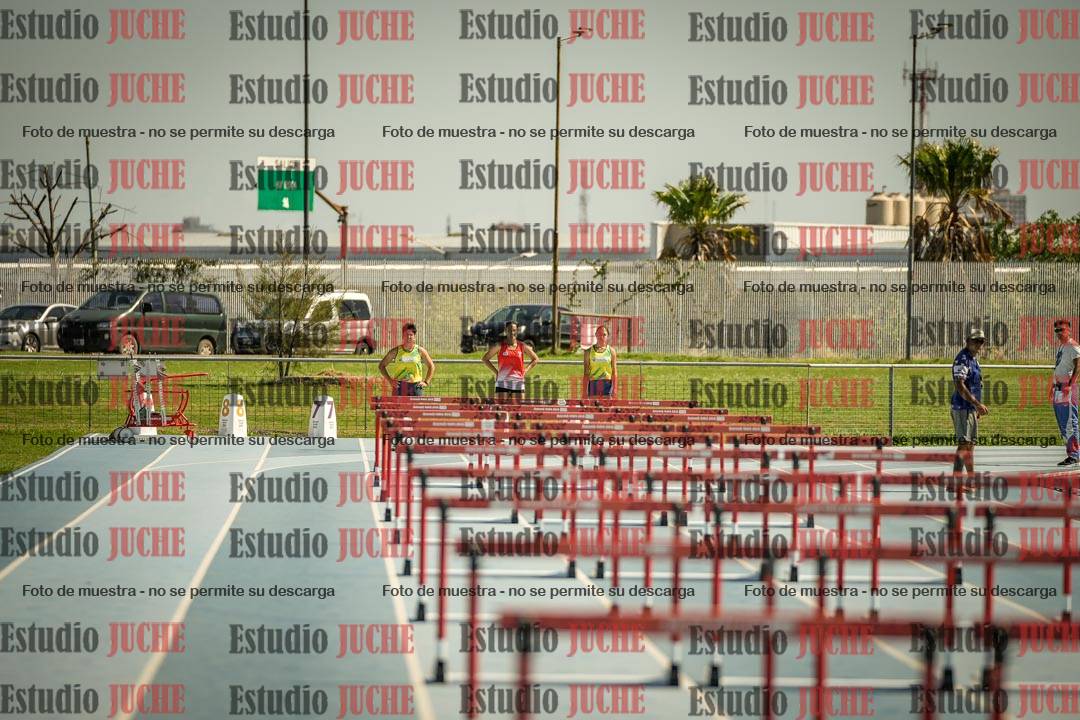 Fotos de los 100mts con vallas de mujeres - heptatlón 1