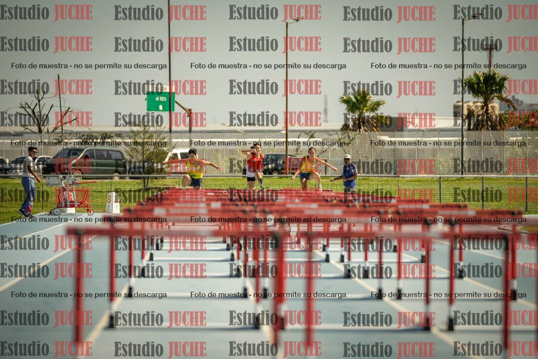 Fotos de los 100mts con vallas de mujeres - heptatlón 1
