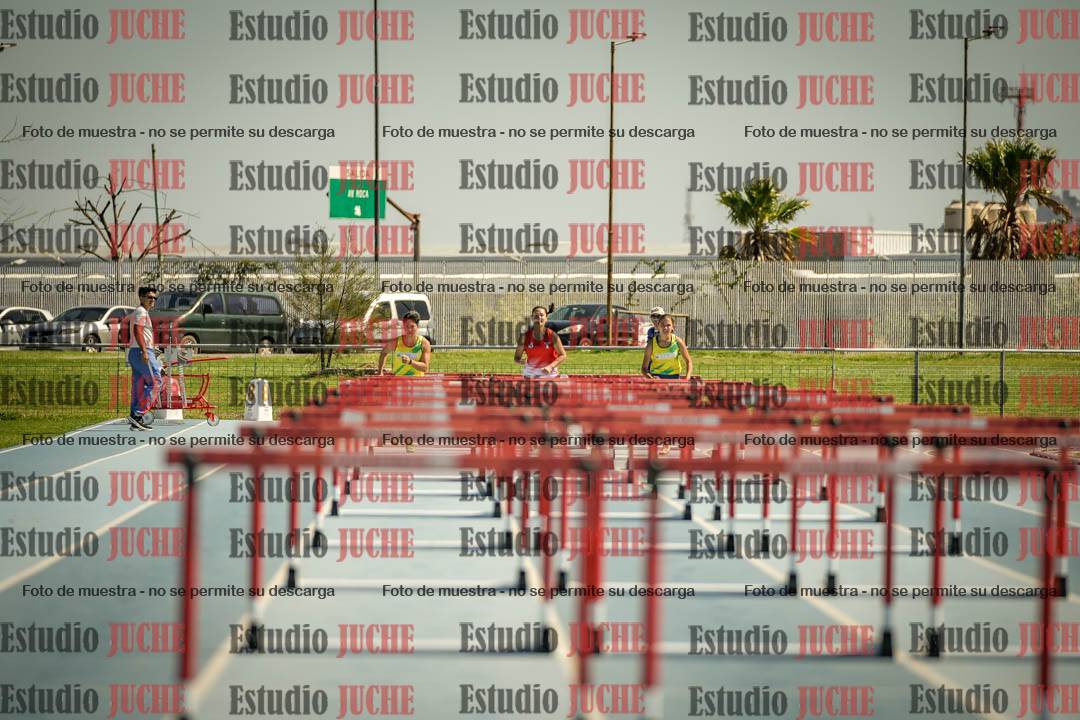 Fotos de los 100mts con vallas de mujeres - heptatlón 1
