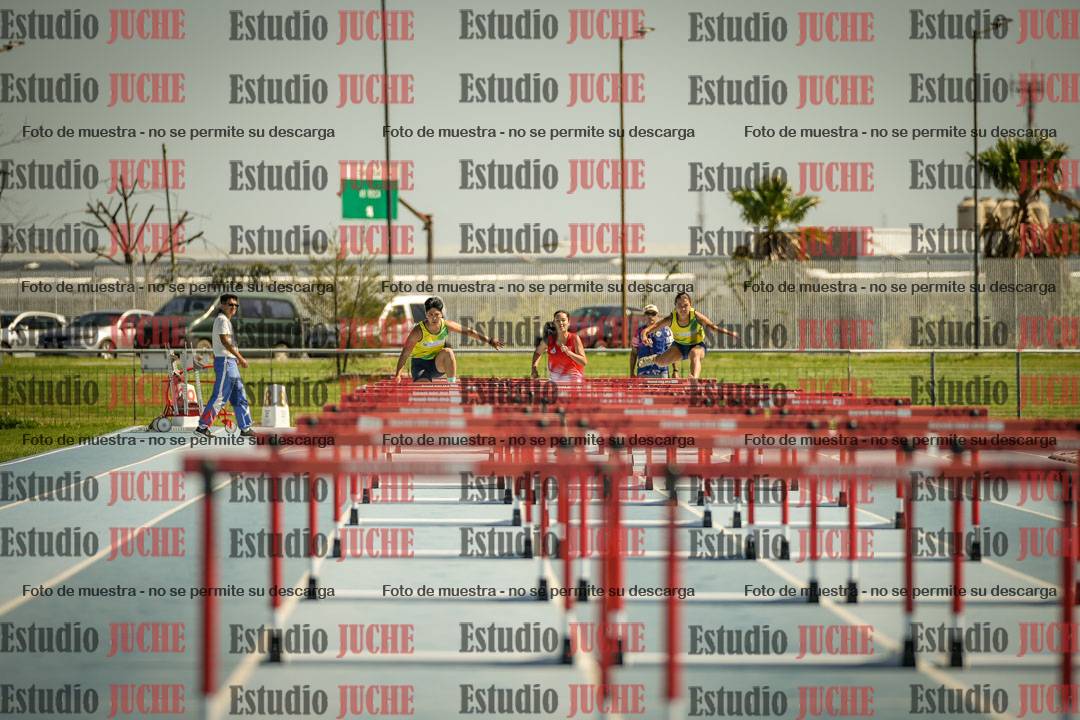 Fotos de los 100mts con vallas de mujeres - heptatlón 1