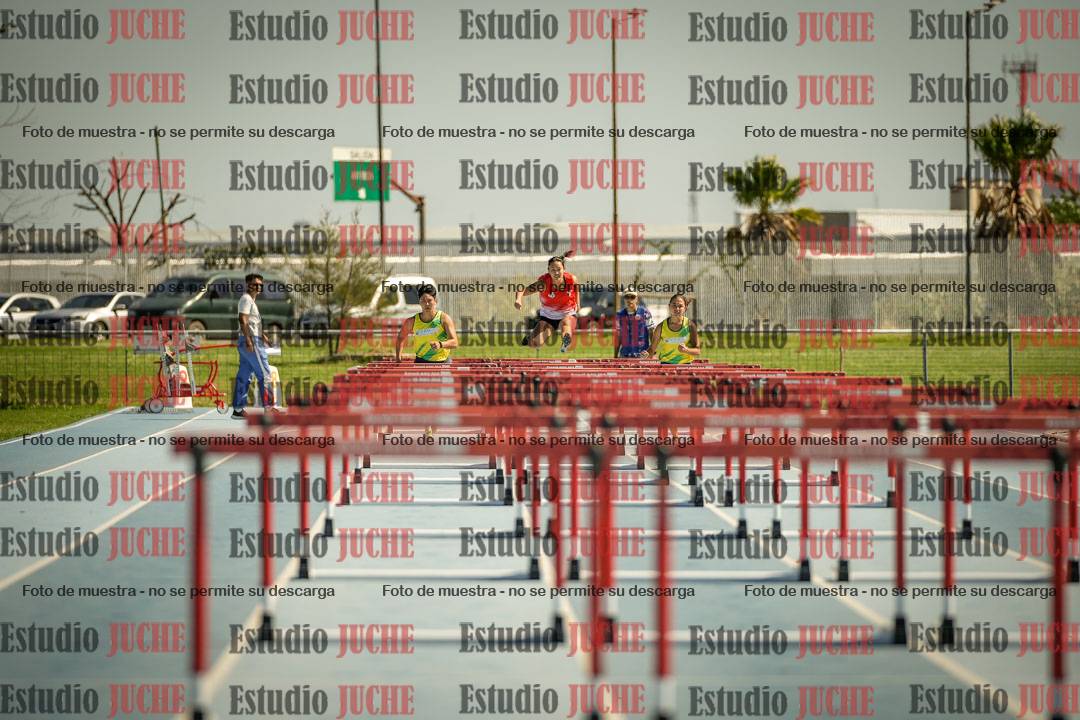 Fotos de los 100mts con vallas de mujeres - heptatlón 1
