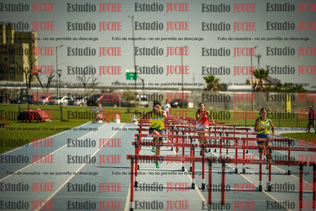Fotos de los 100mts con vallas de mujeres - heptatlón 1