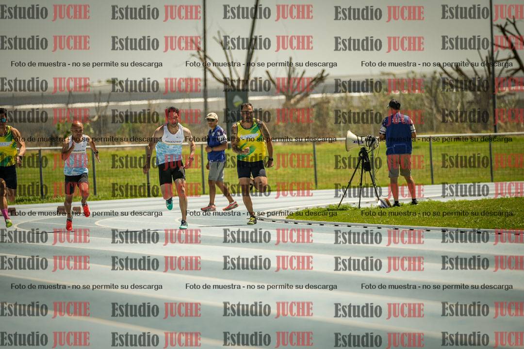 Fotos de los 100mts llanos de varones MASTER - FINAL (1 y 2)