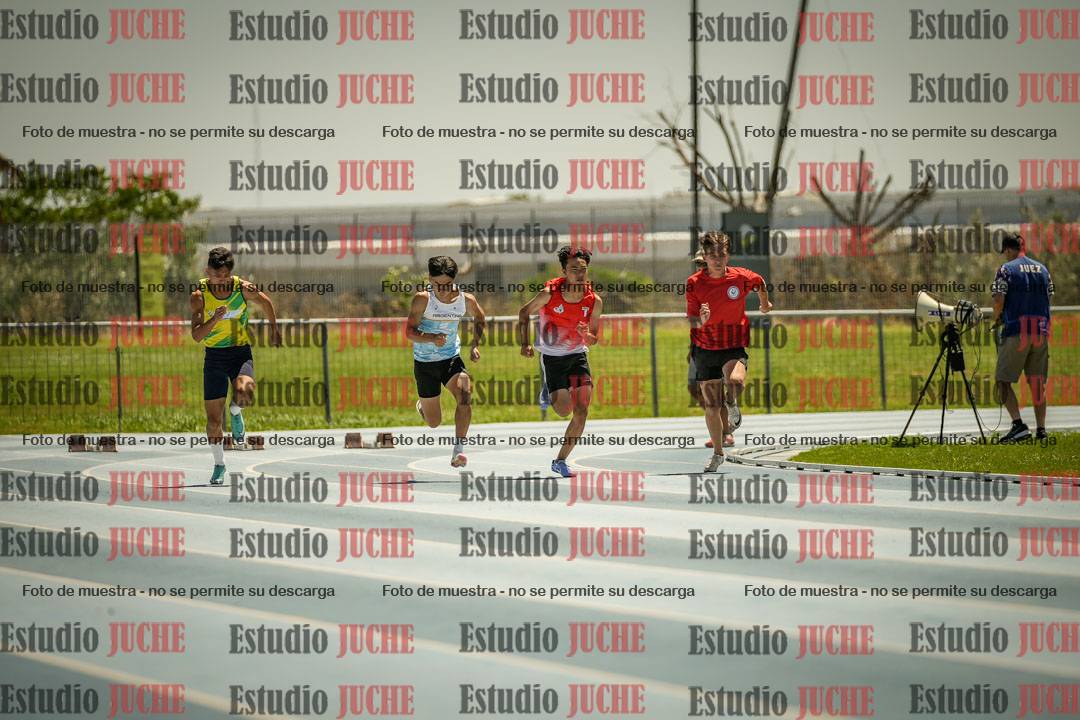 Fotos de los 100mts llanos de varones LIBRE - FINAL
